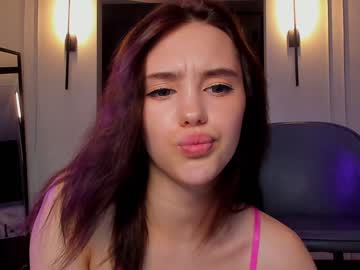 webcam girl angella_kleee live cam image #6975662