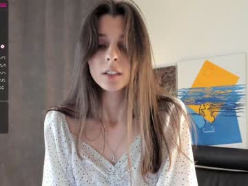 webcam girl peek_in_my_window live cam image #7672822