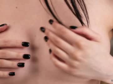 webcam girl riskyproject live cam image #9217601