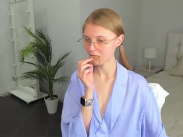 webcam girl phoebepaw live cam image #12276145