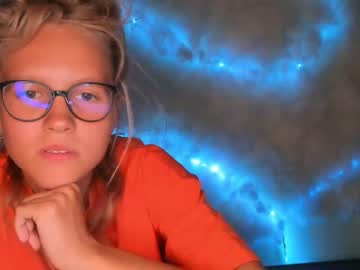 webcam girl carolayers live cam image #3292077