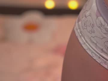webcam girl tiny_miracle live cam image #10573322