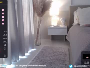 webcam girl smileyouarehere live cam image #7715119