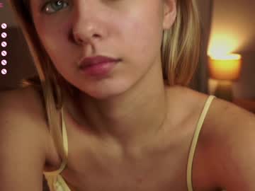 webcam girl mildredgarrett live cam image #11341835