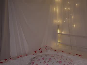 webcam girl mother__of__dragons live cam image #9469008