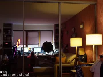 webcam girl bestblondiiecb live cam image #5252048