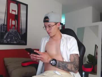 webcam man fratguysonline live cam image #3605793