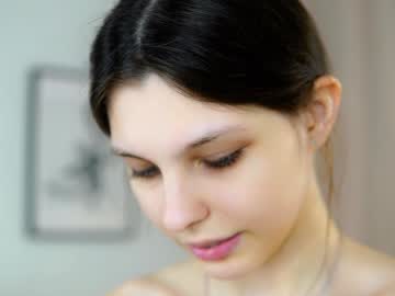 webcam girl peek_in_my_window live cam image #9961242