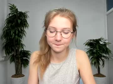 webcam girl avis_ryan live cam image #1480792