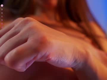 webcam girl lucie_beltran live cam image #11983391