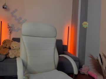 webcam girl victorias_world live cam image #10314568