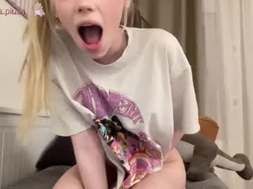 webcam girl sonyaplush live cam image #5875473