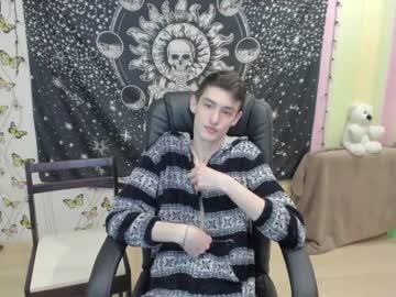 webcam man logancorvus live cam image #2512845