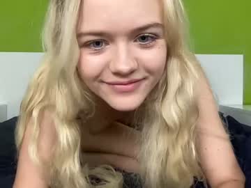 webcam girl lily_holy live cam image #3460984