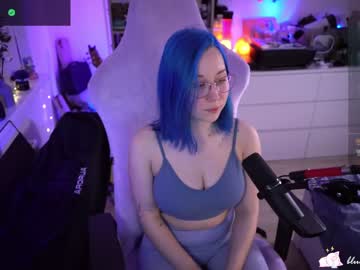webcam girl blue_mooncat live cam image #8785151
