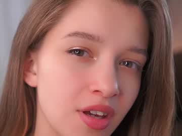 webcam girl little_poetry live cam image #12313931