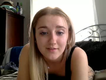 webcam girl blondebarbie00 live cam image #1975015