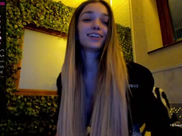 webcam girl sassyt33n live cam image #4154949