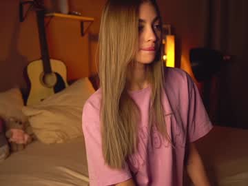 webcam girl cuteelsa_ live cam image #7991403