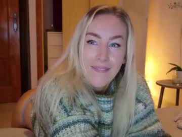webcam girl christinasiemone live cam image #11072373