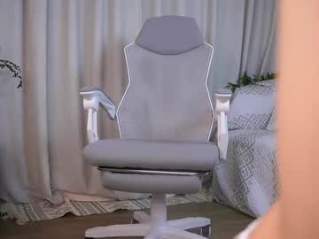 webcam girl little_poetry live cam image #12896180