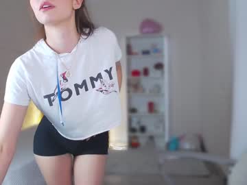 webcam girl pion_white live cam image #2030946