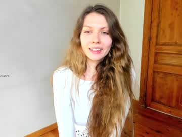 webcam girl giveyouelevenminutes live cam image #1731368