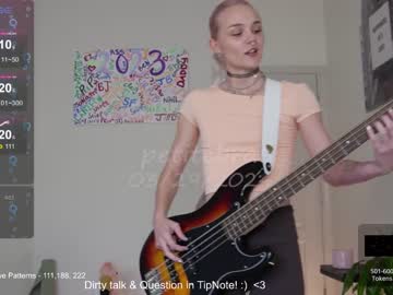 webcam girl petitebrat live cam image #8945073