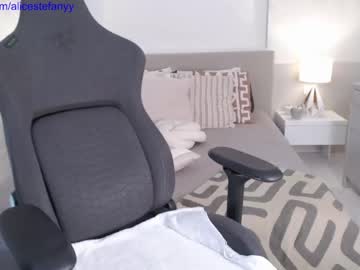 webcam girl smileyouarehere live cam image #8912477