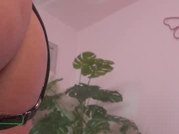 webcam girl nicdani_1 live cam image #9751702