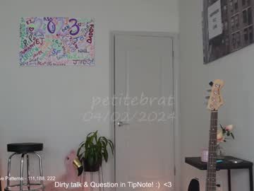webcam girl petitebrat live cam image #8981311