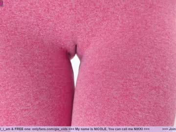 webcam girl girl_i_am live cam image #2421757