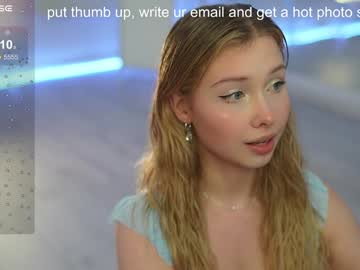 webcam girl april_blush live cam image #9949152