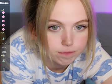 webcam girl small_blondee live cam image #6196519