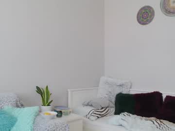 webcam girl emerald_kittycat live cam image #9736131