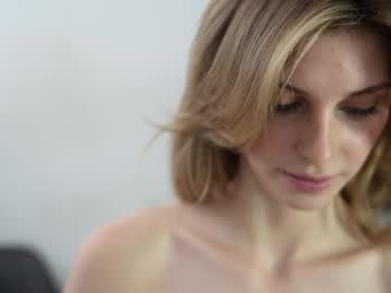 webcam girl refined_style live cam image #10411280