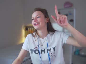 webcam girl pion_white live cam image #2032380