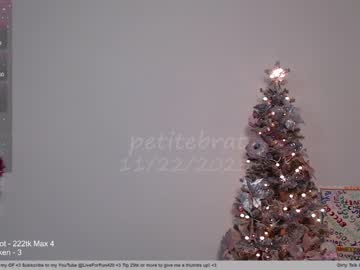 webcam girl petitebrat live cam image #7729488