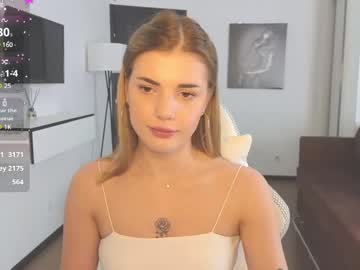 webcam girl adrianawow1 live cam image #12318241