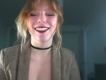 webcam girl crimsonxrapture live cam image #1591145
