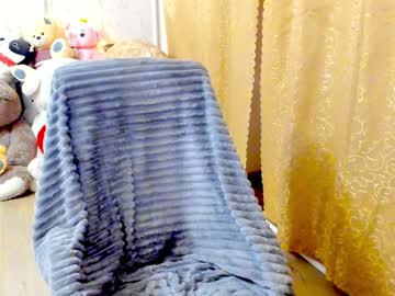 webcam girl emmika_ live cam image #9108323