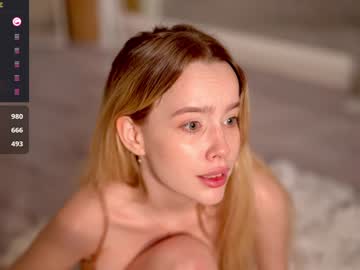 webcam girl mother__of__dragons live cam image #10770974