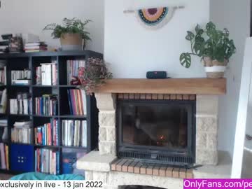 webcam girl petite_caline live cam image #1272760