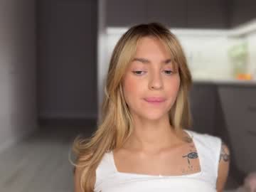 webcam girl cuteelsa_ live cam image #10135176
