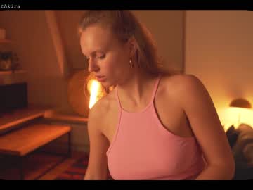 webcam girl chillwithkira live cam image #2491045
