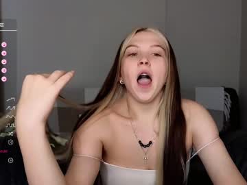 webcam girl small_blondee live cam image #7436520