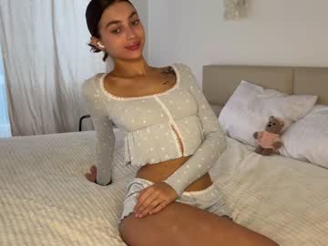 webcam girl cuteelsa_ live cam image #8827271