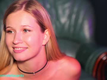 webcam girl stella_and_stephan live cam image #2893349