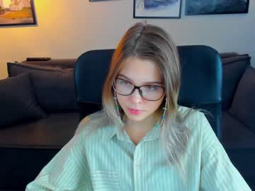 webcam girl lisa_roses live cam image #4513207