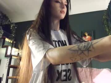 webcam girl bmwm5f90 live cam image #12163847